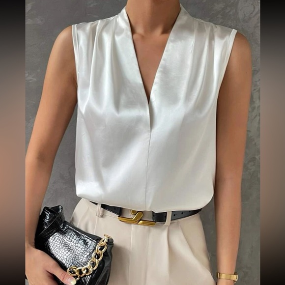 Luxe apricot satin V neck blouse - Picture 5 of 16